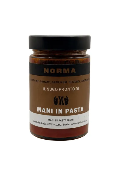 mani-in-pasta-norma-tomatensauce-mit-aubergine image 1