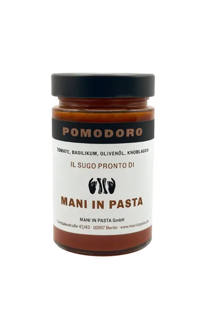 mani-in-pasta-pomodoro-basilico-tomatensauce-mit-basilikum image 1