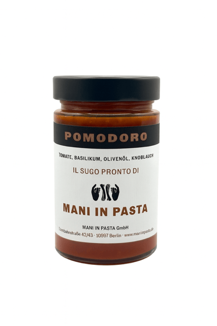 mani-in-pasta-pomodoro-basilico-tomatensauce-mit-basilikum image 1